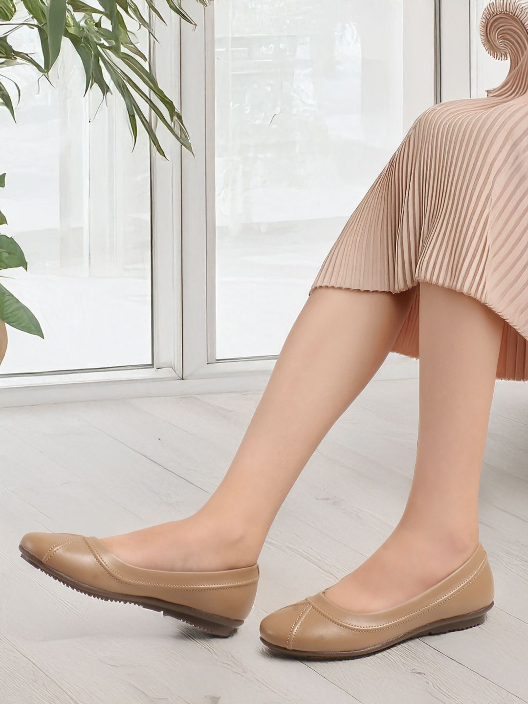 Carlton London Women Round Toe Ballerinas