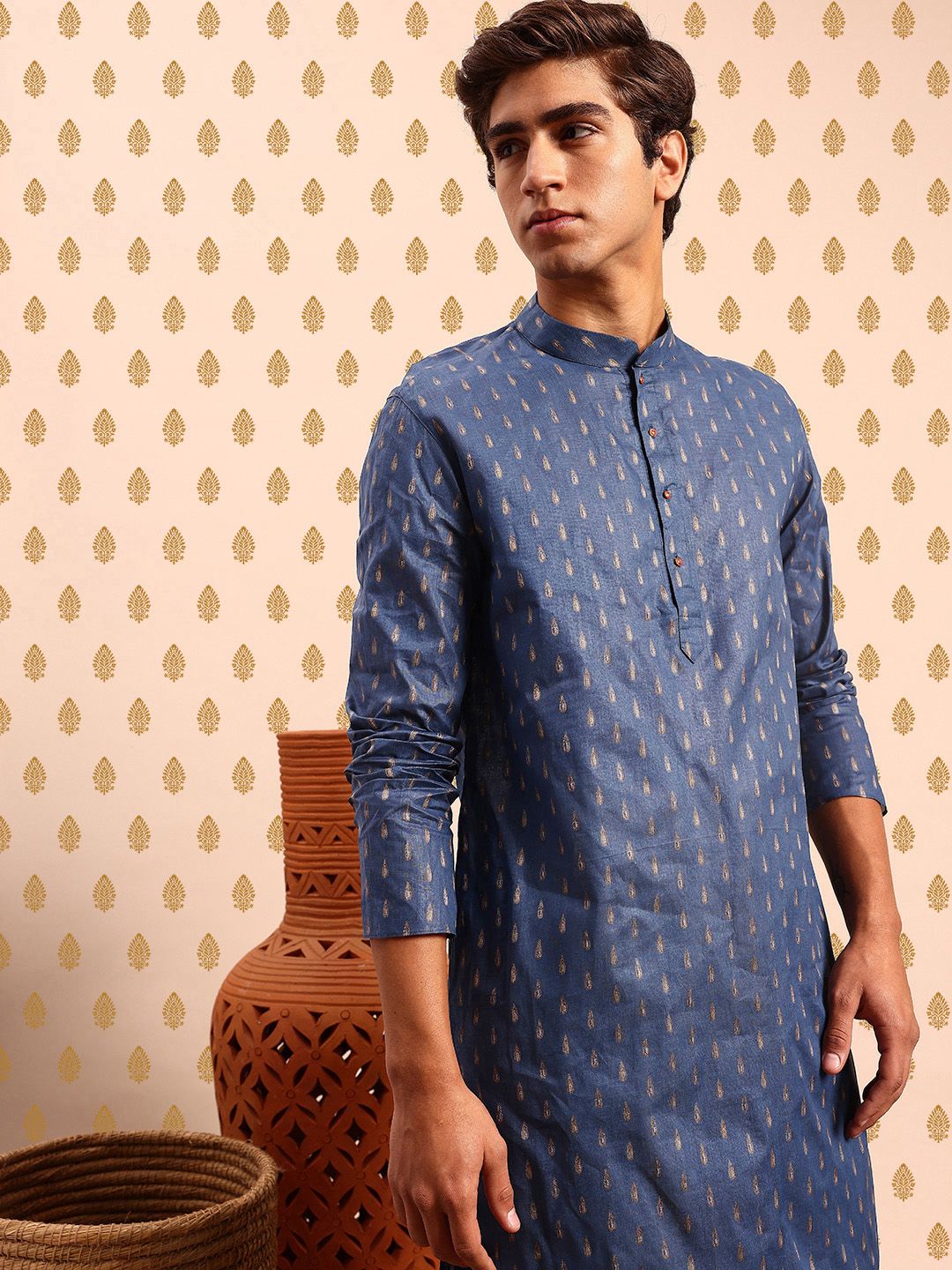 SOURAGYA Embroidered Thread Work Kurta