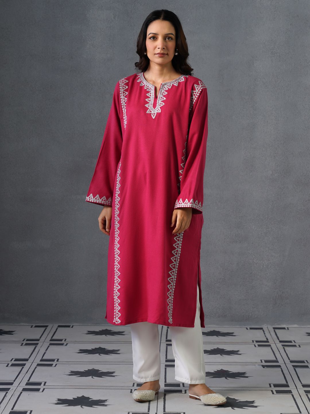 Kashmir Box Pink Geometric Embroidered Panelled Long Sleeves Zari Work Woollen Round Neck Kurta