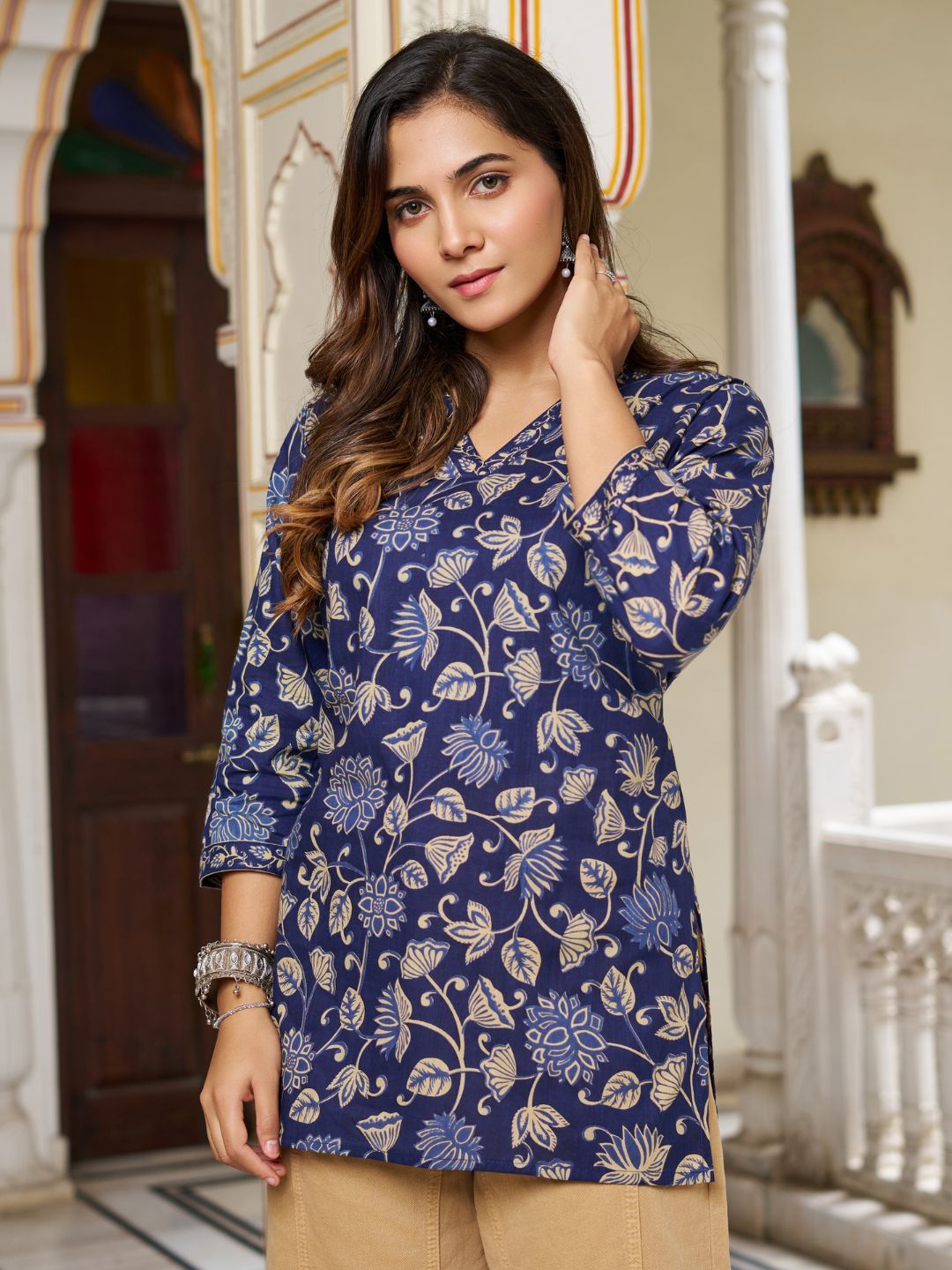 Kaftanize Women Floral Printed V-Neck Kurti