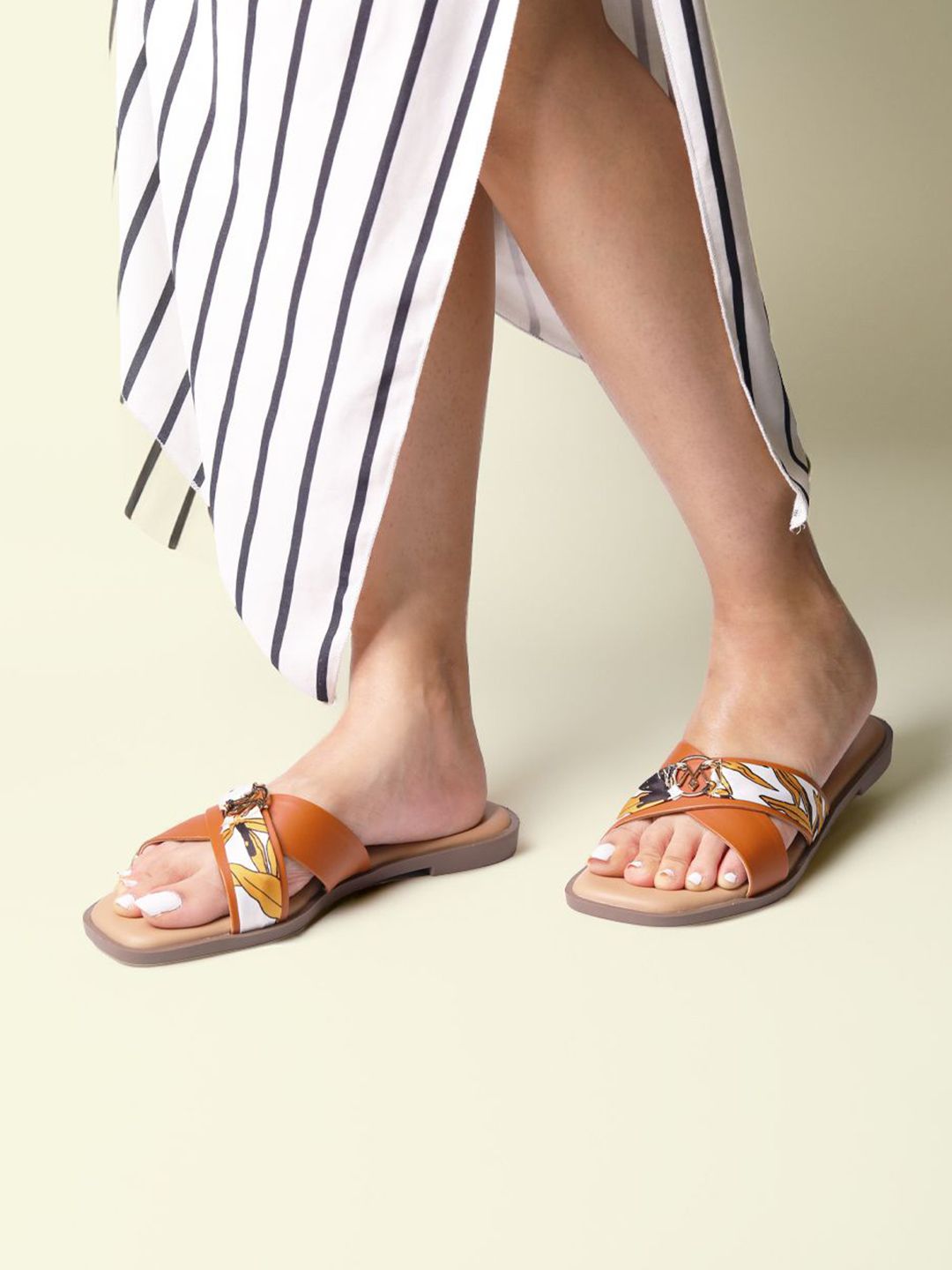 Monrow Women Tan Zoria Open Toe Printed Flats