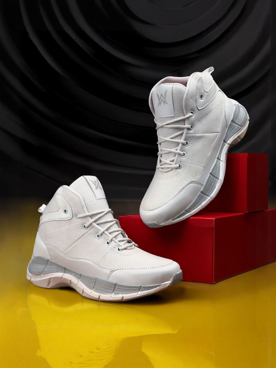 Woakers Men Textured Sneakers