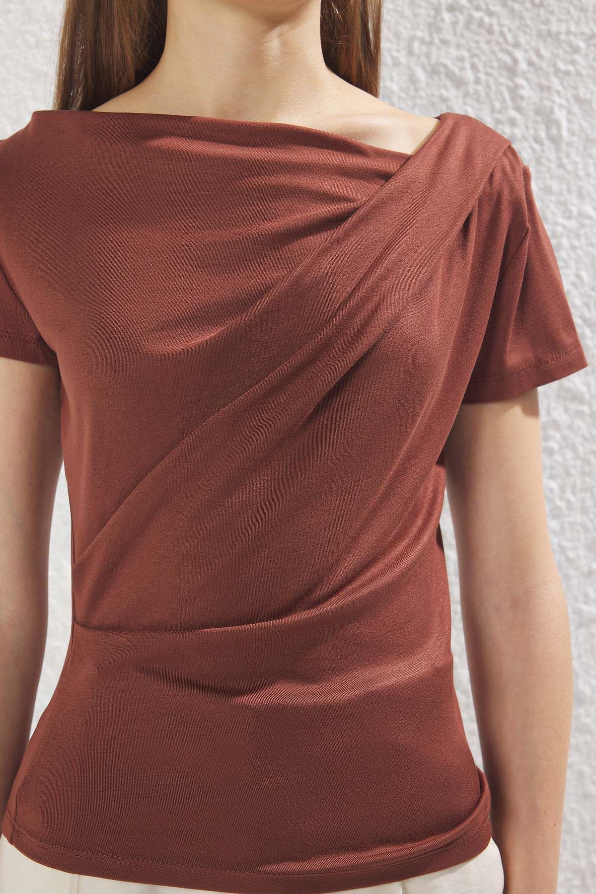 Women Solid Boat Neck Top 5