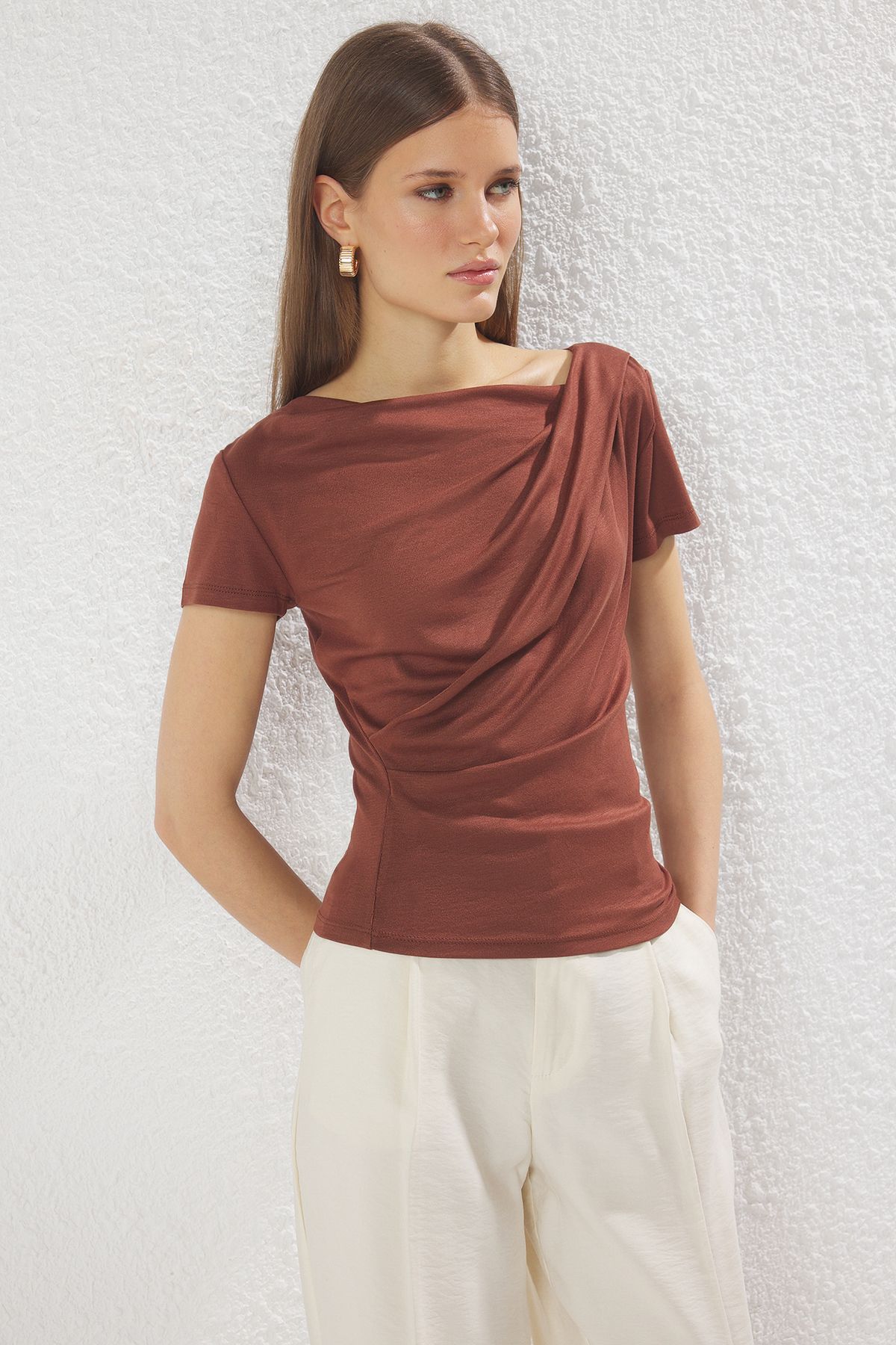 Women Solid Boat Neck Top 3