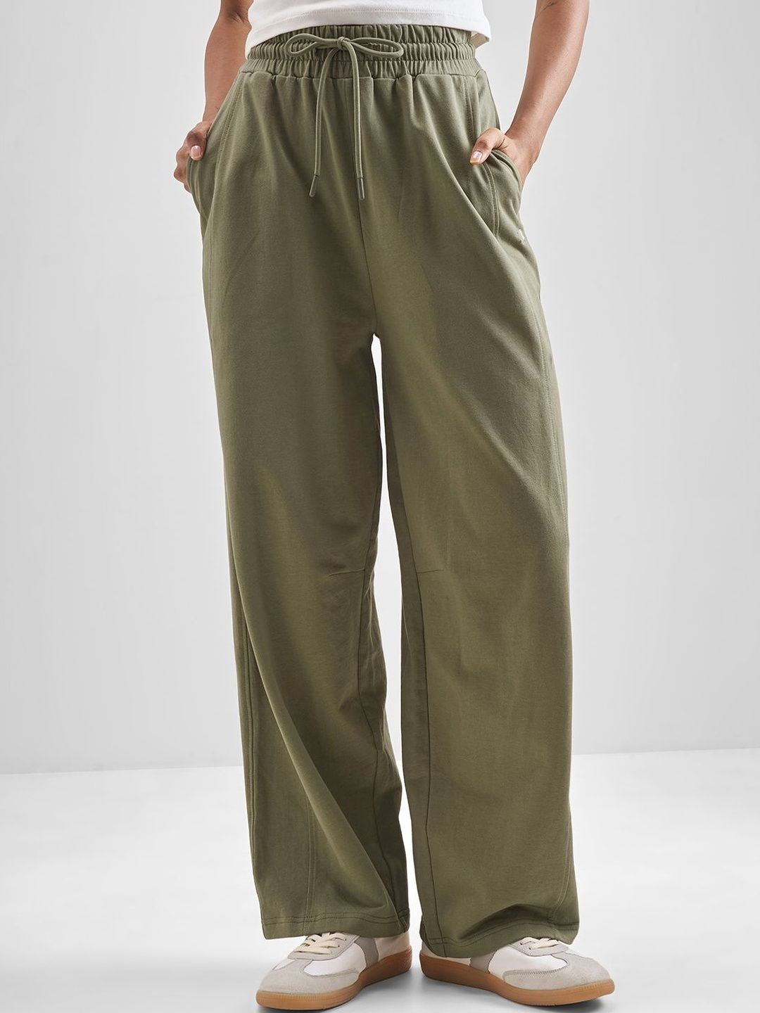 Street By Tokyo Talkies Women Solid Straight Fit Mid-Rise Cotton Track Pants