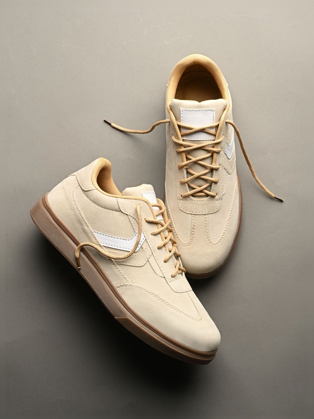 The Roadster Lifestyle Co Men Casual Sneakers