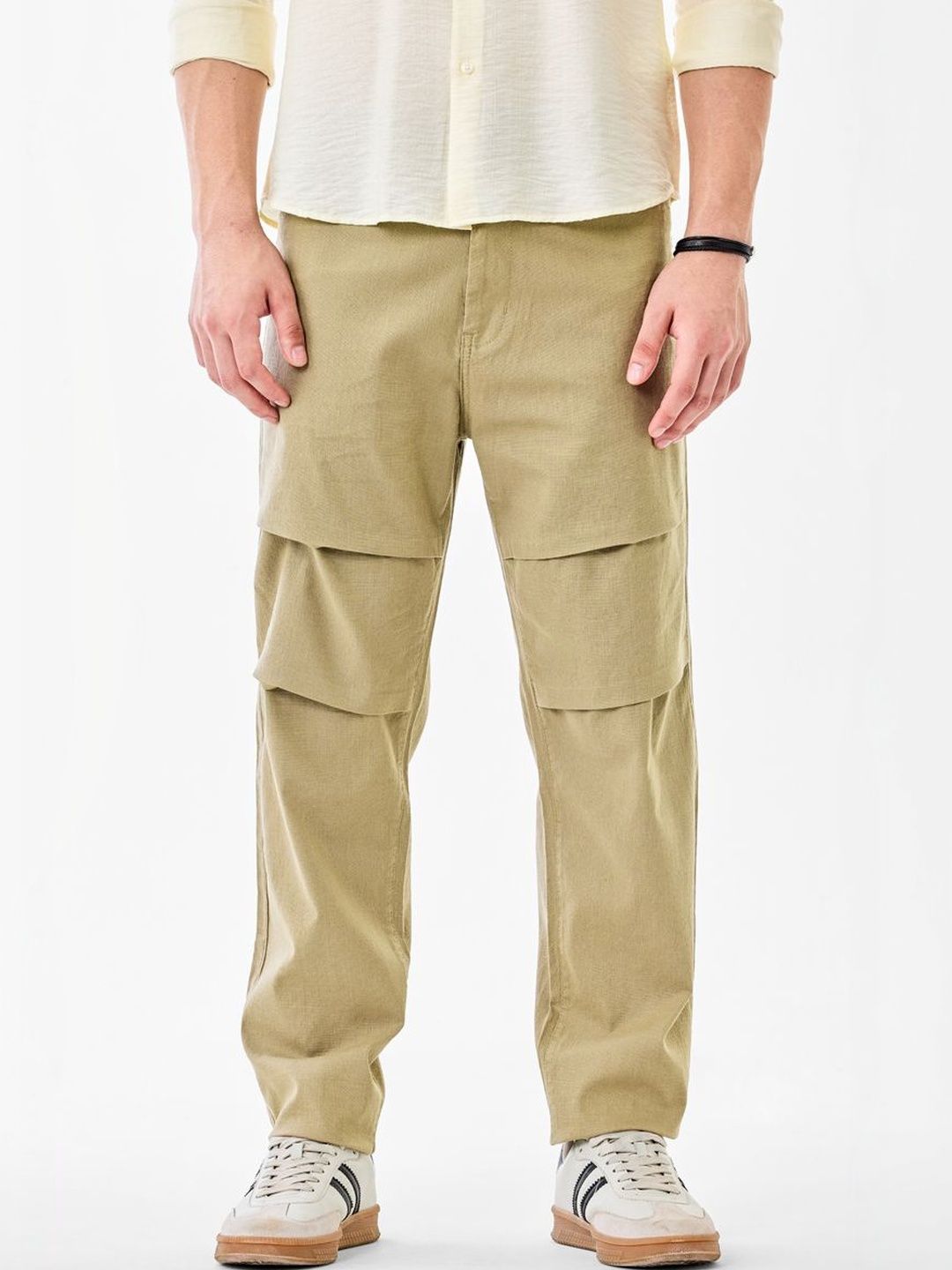Snitch Men Textured Mid Rise Cargos Trousers