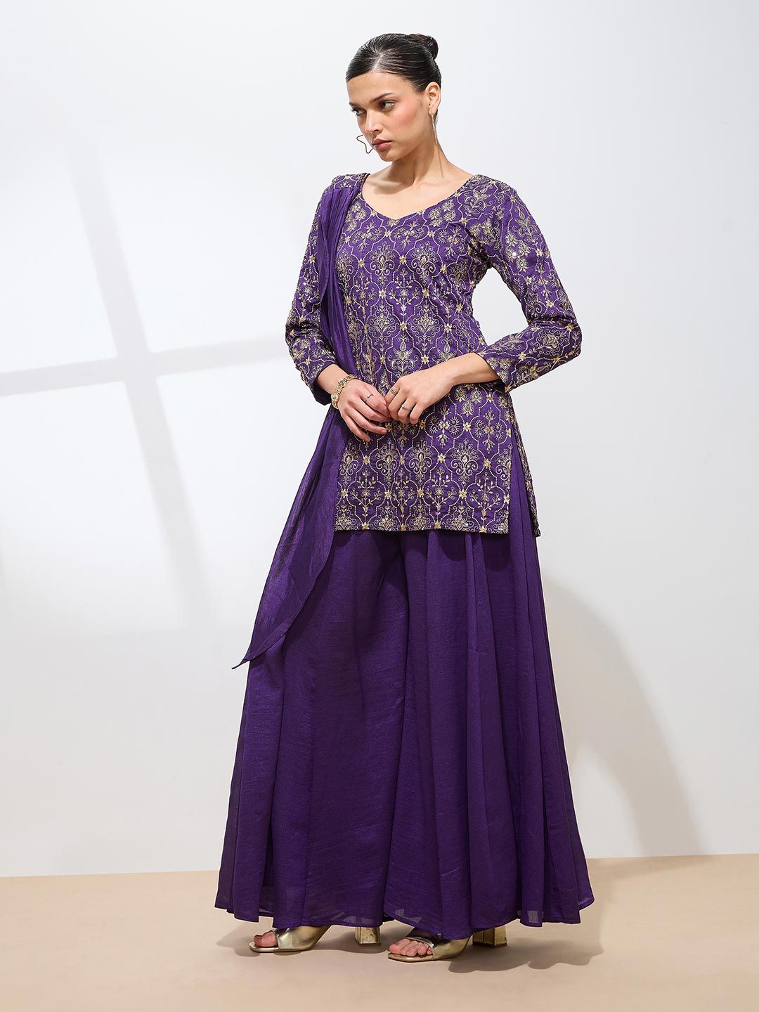 Women Ethnic Motifs Embroidered Thread Work Kurta Set With Trousers & Dupatta 3