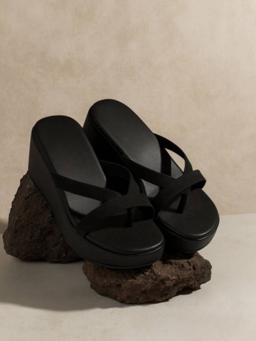 GLO GLAMP Women Solid Suede Party Wedges