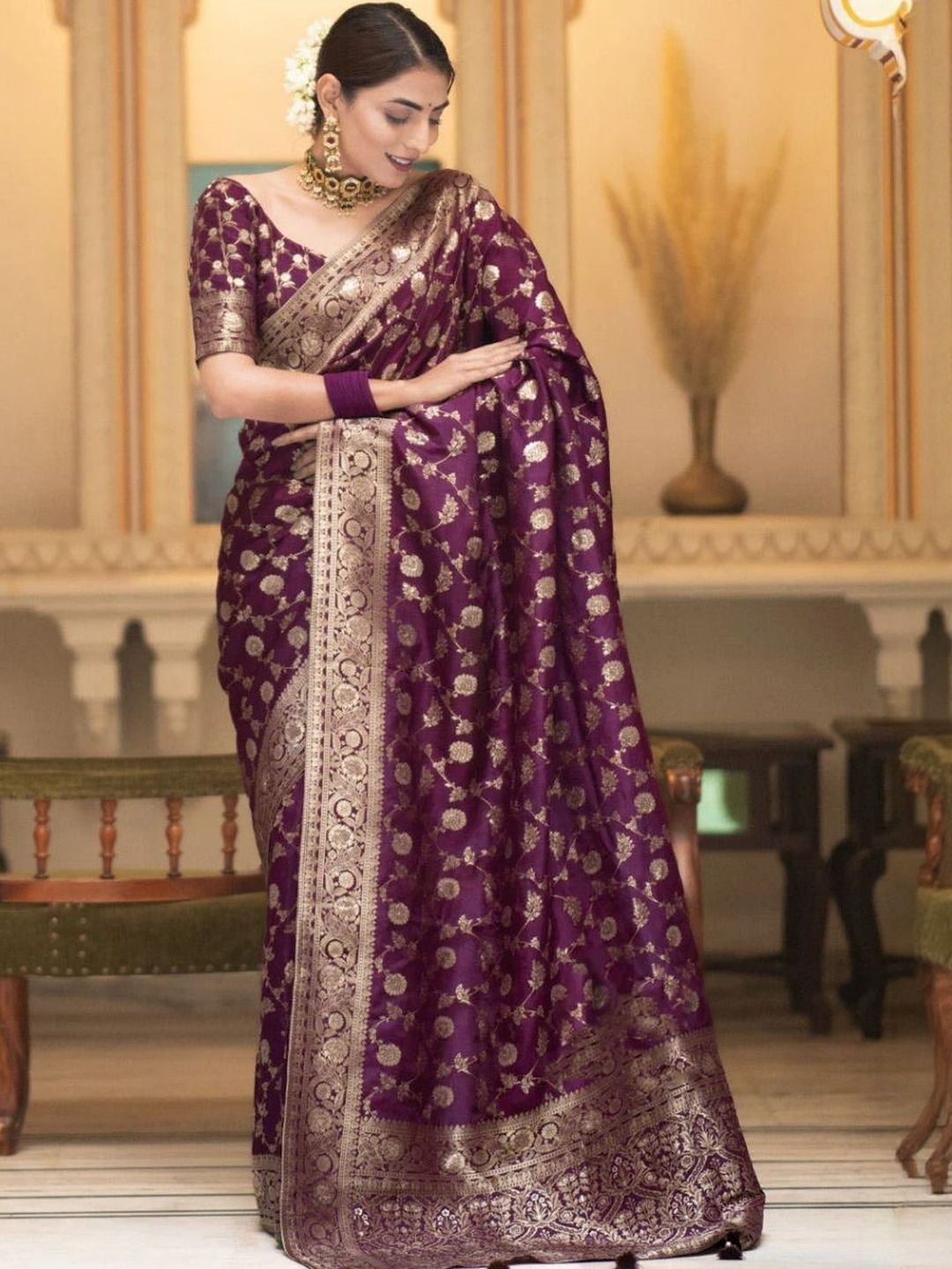 VASTRAAVEDAA Women Woven Design Zari Festive Banarasi Saree