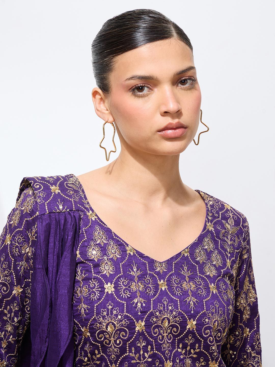 Women Ethnic Motifs Embroidered Thread Work Kurta Set With Trousers & Dupatta 6