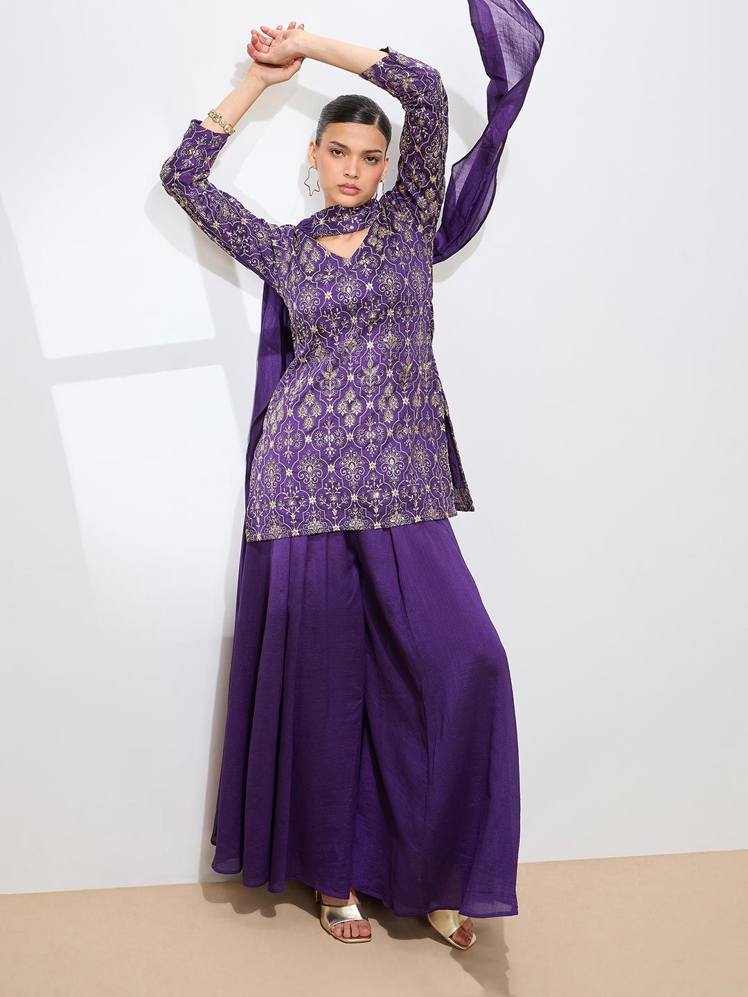 Women Ethnic Motifs Embroidered Thread Work Kurta Set With Trousers & Dupatta 7