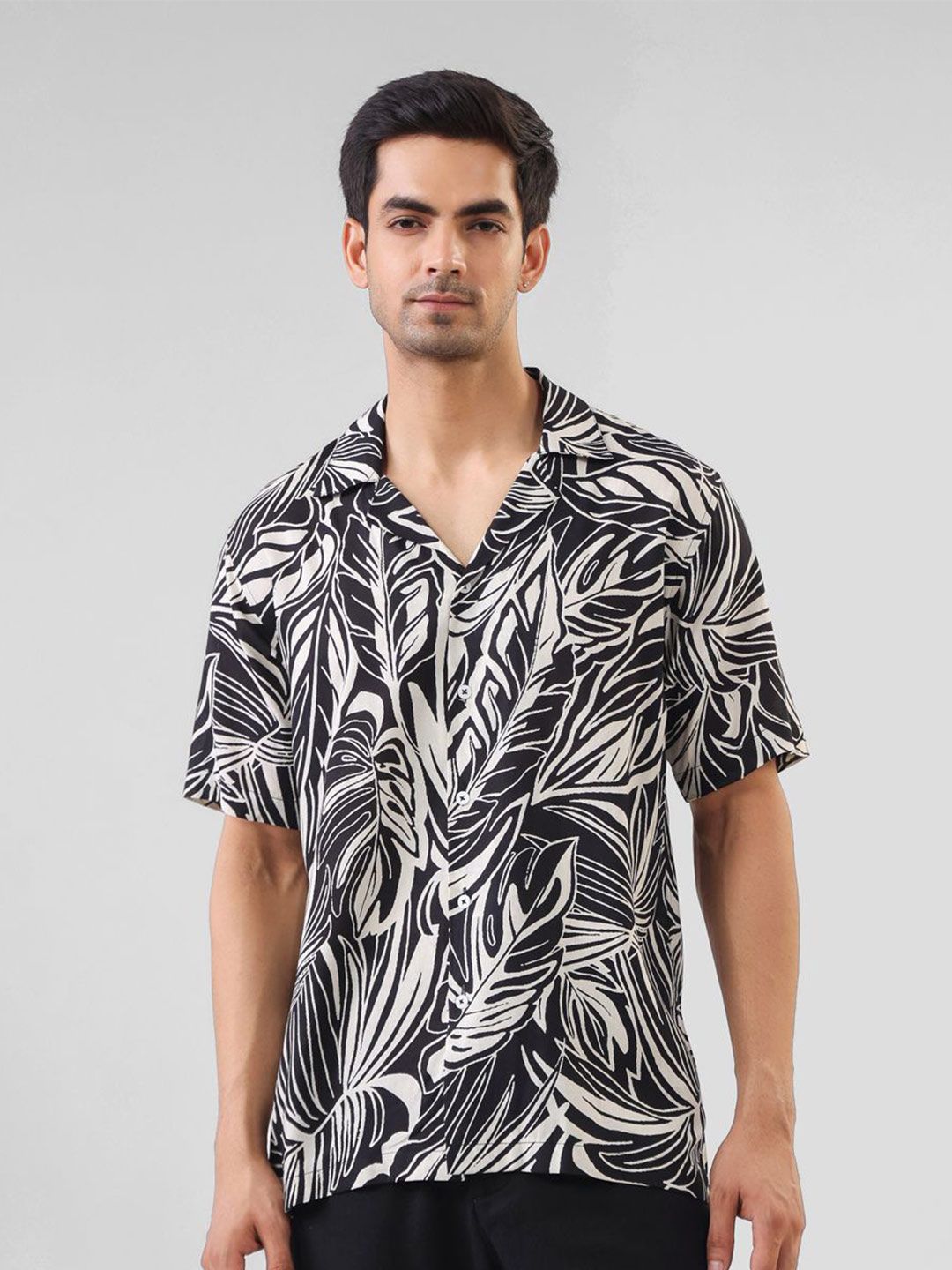 TRULOOM Men Relaxed Fit Floral Printed Cuban Collar Casual Shirt
