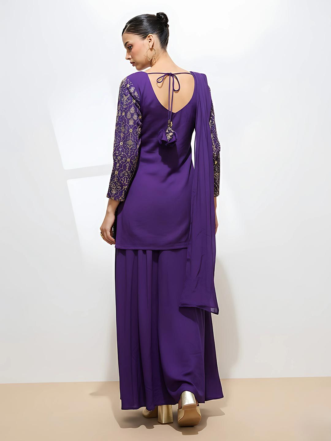 Women Ethnic Motifs Embroidered Thread Work Kurta Set With Trousers & Dupatta 2