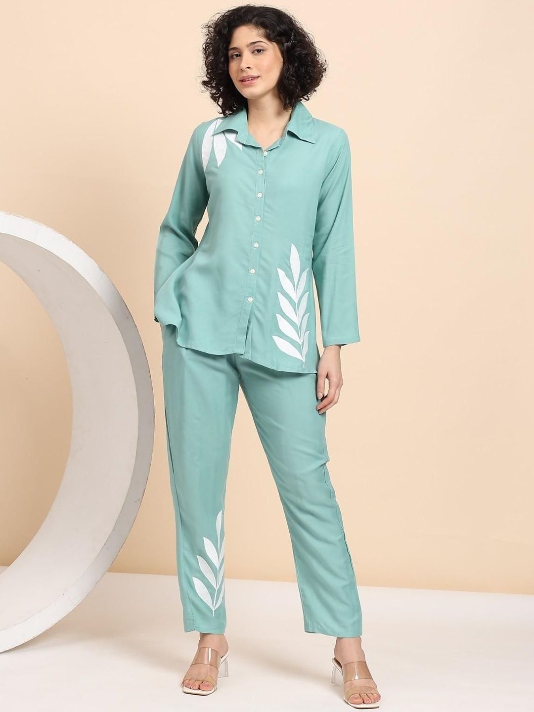 JALTHER Women Floral Printed Regular Kurta with Trousers