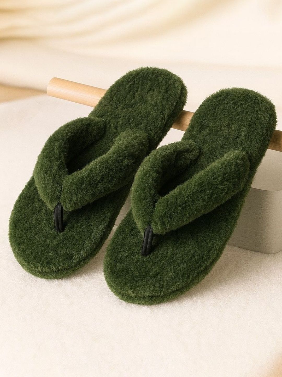 WOLVESDEN Women Fur Winter Thong Flip-Flops