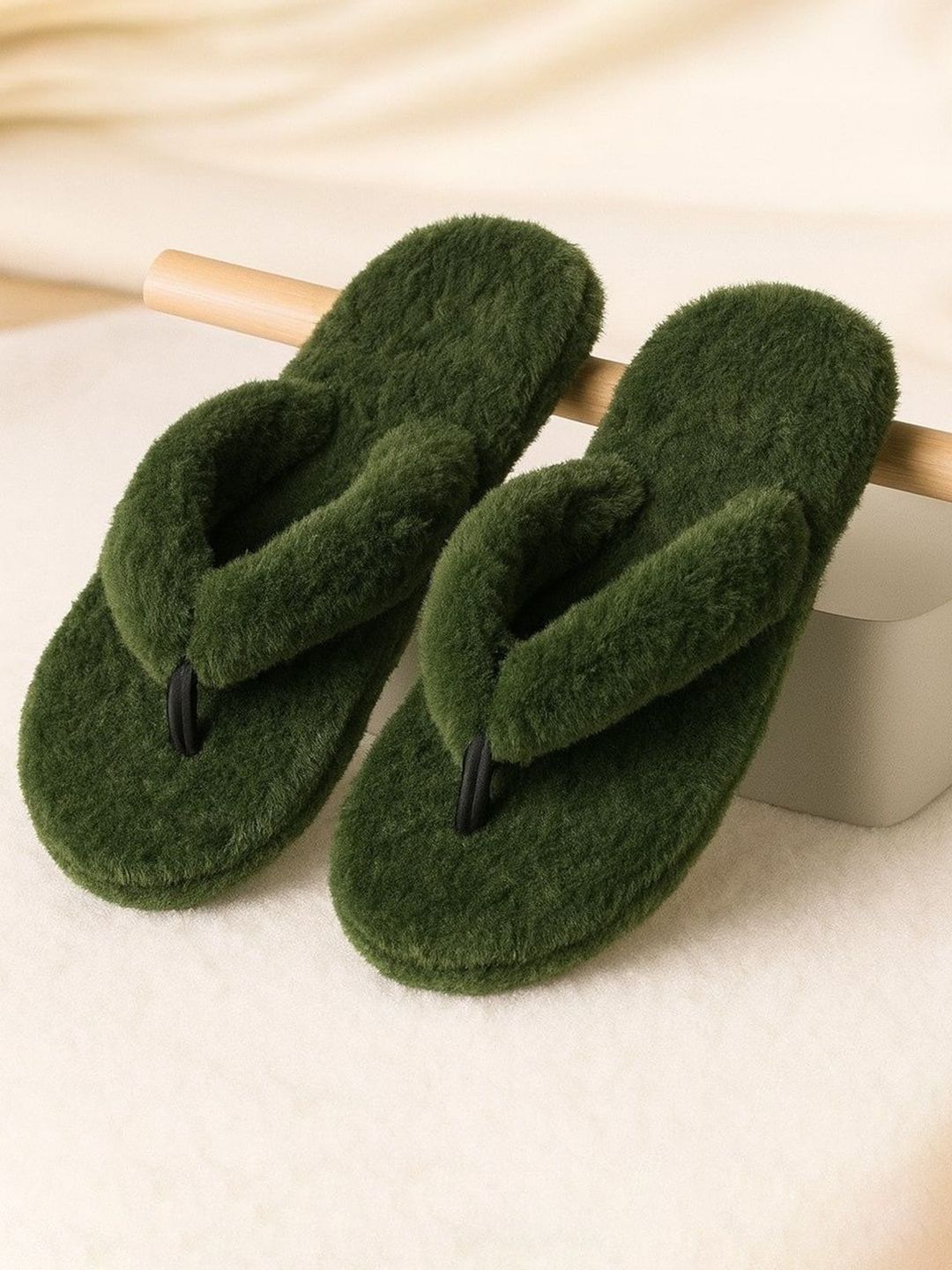 WOLVESDEN Women Slip-On Fur Thong Flip-Flops