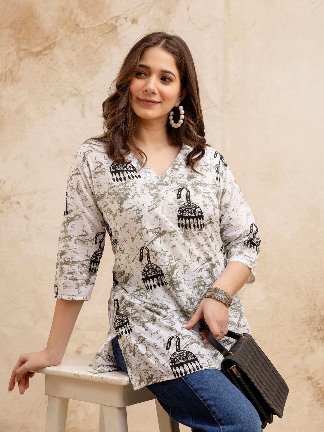 SURHI Ethnic Motifs Printed V-Neck Pure Cotton Kurti