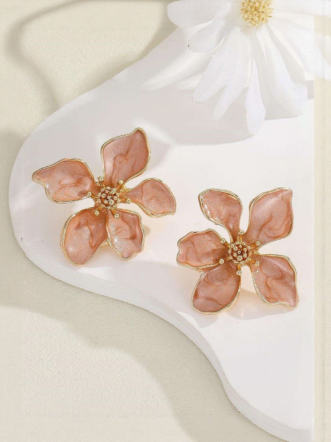 ISHKAARA Women Glossy Purple Petals Charm Stud Earrings