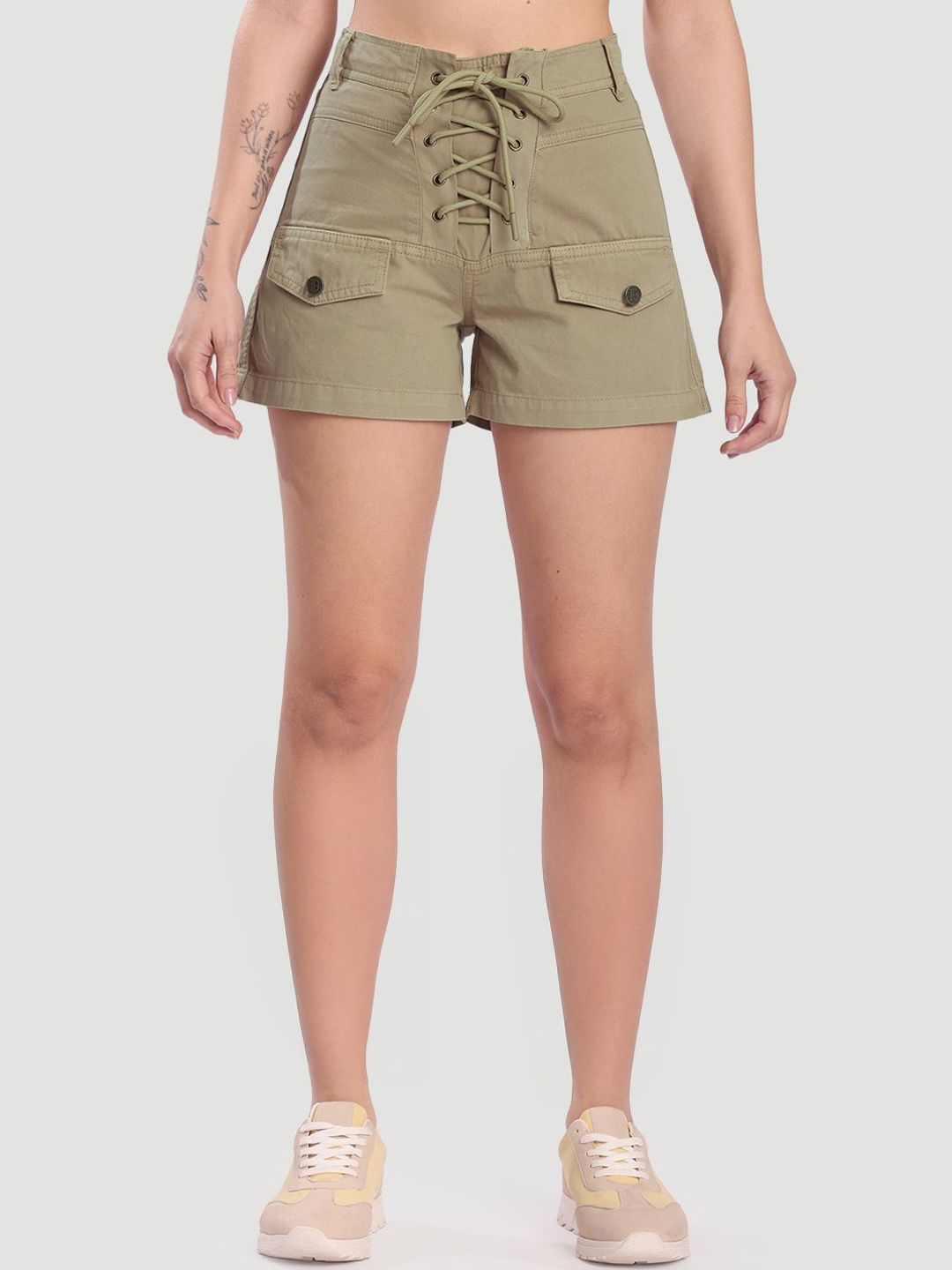Bene Kleed Women Beige Piure Cotton High-Rise Relaxed Fit Cargo Styles Shorts