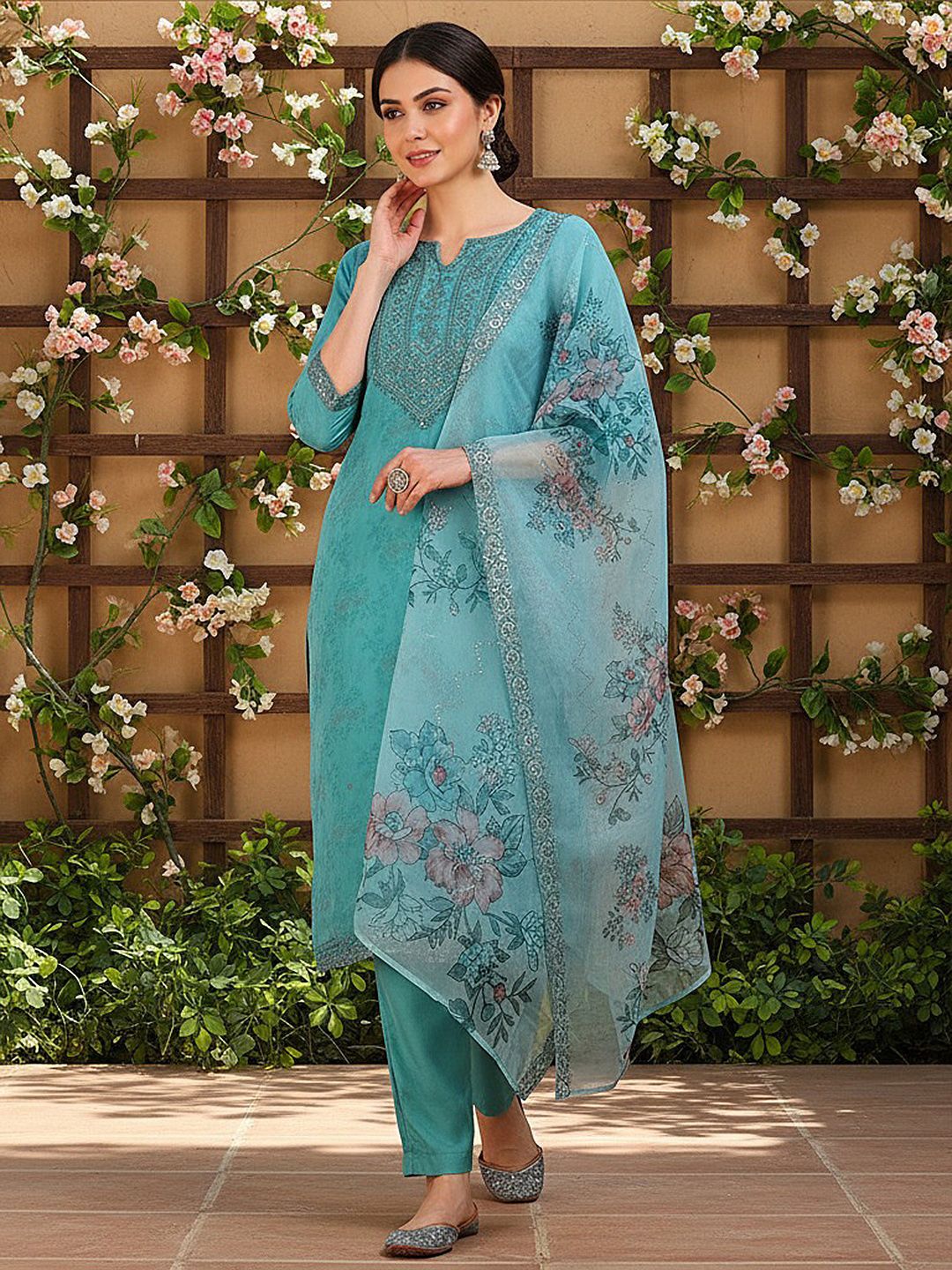 House of Pataudi Floral Printed Notch Neck Organza Straight Kurta & Trousers With Dupatta