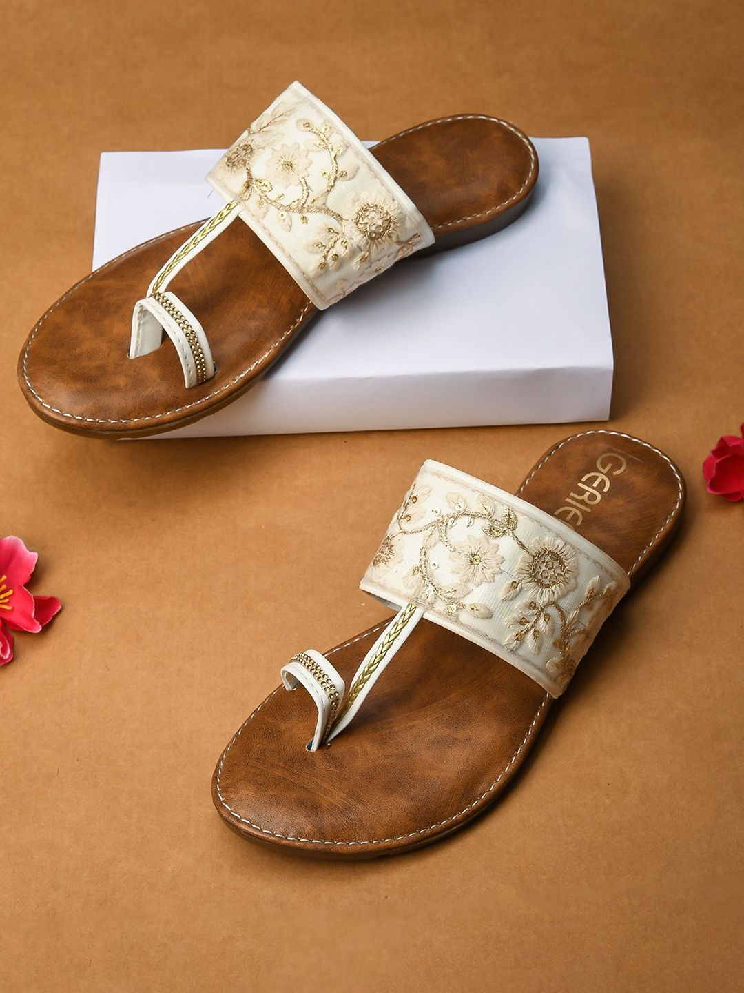 GERIEF Women Embellished Embroidered One Toe Flats