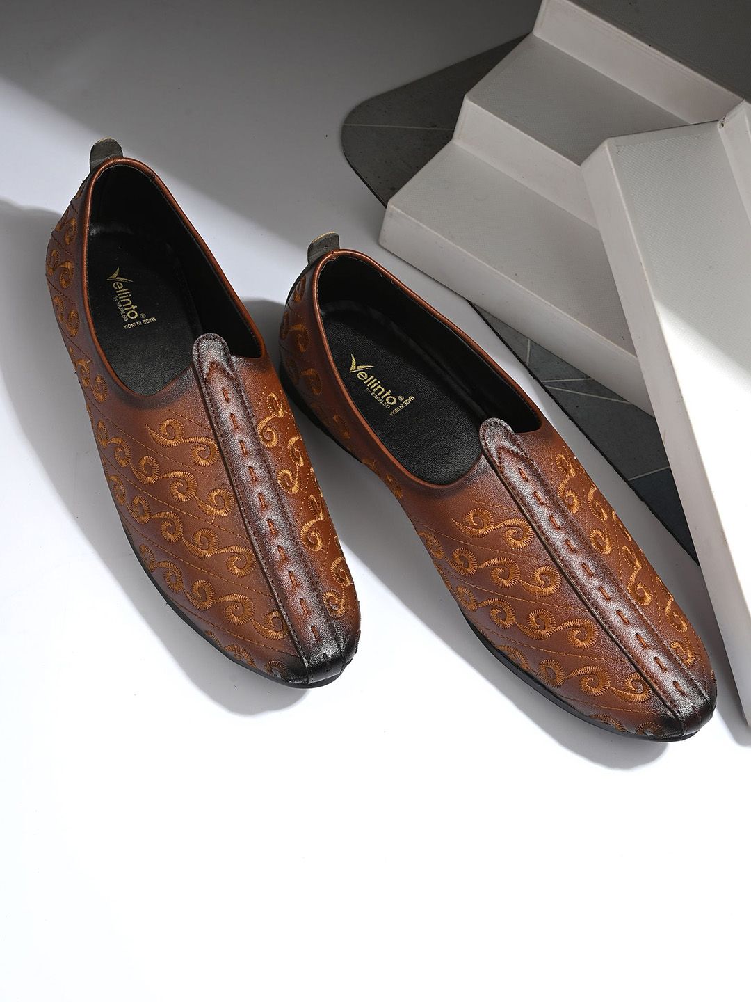 Vellinto RIWAAJ Men Ethnic Slip On Mojaris
