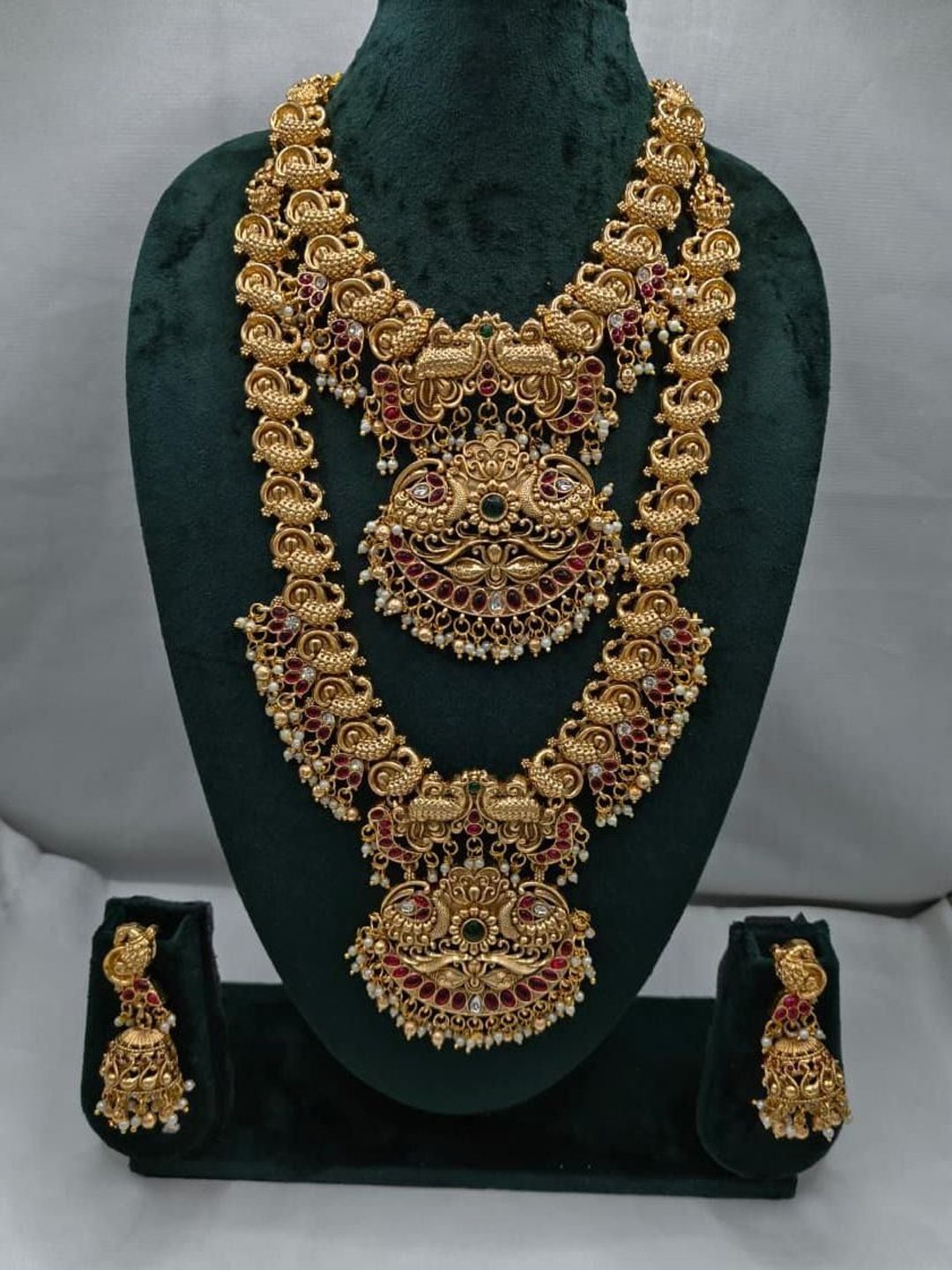 PADMAWATI BANGLES PVT LDT Gold-Plated Stones Studded & Beaded Necklace With Earrings
