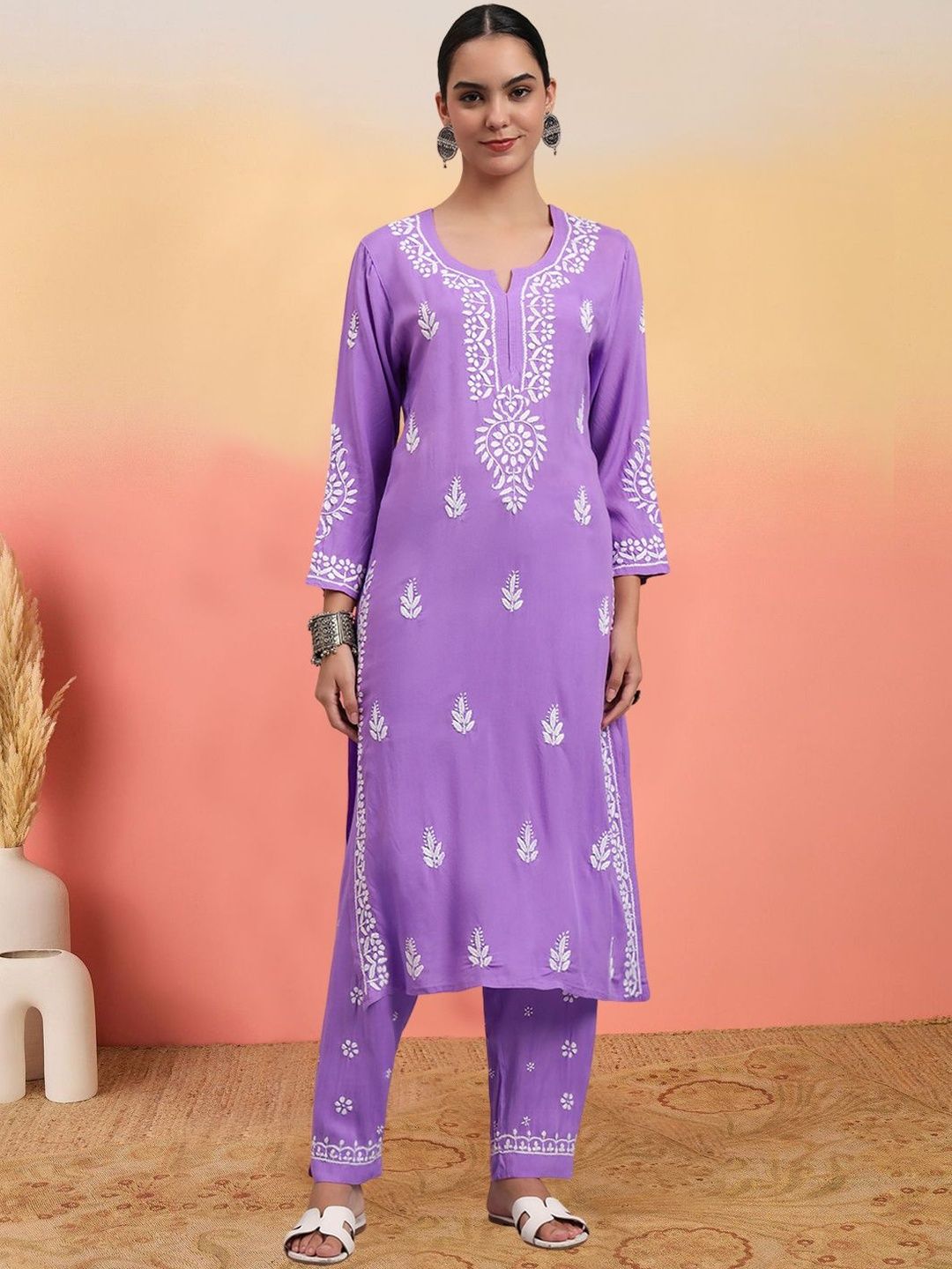 PARAMOUNT CHIKAN Women Ethnic Motifs Embroidered Chikankari Straight Kurta with Trousers