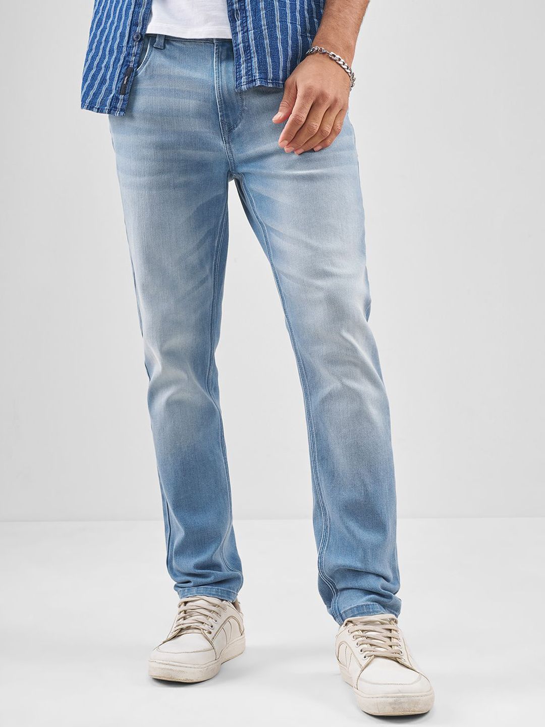 HIGHLANDER Men Slim Fit Mid-Rise Light Fade Jeans