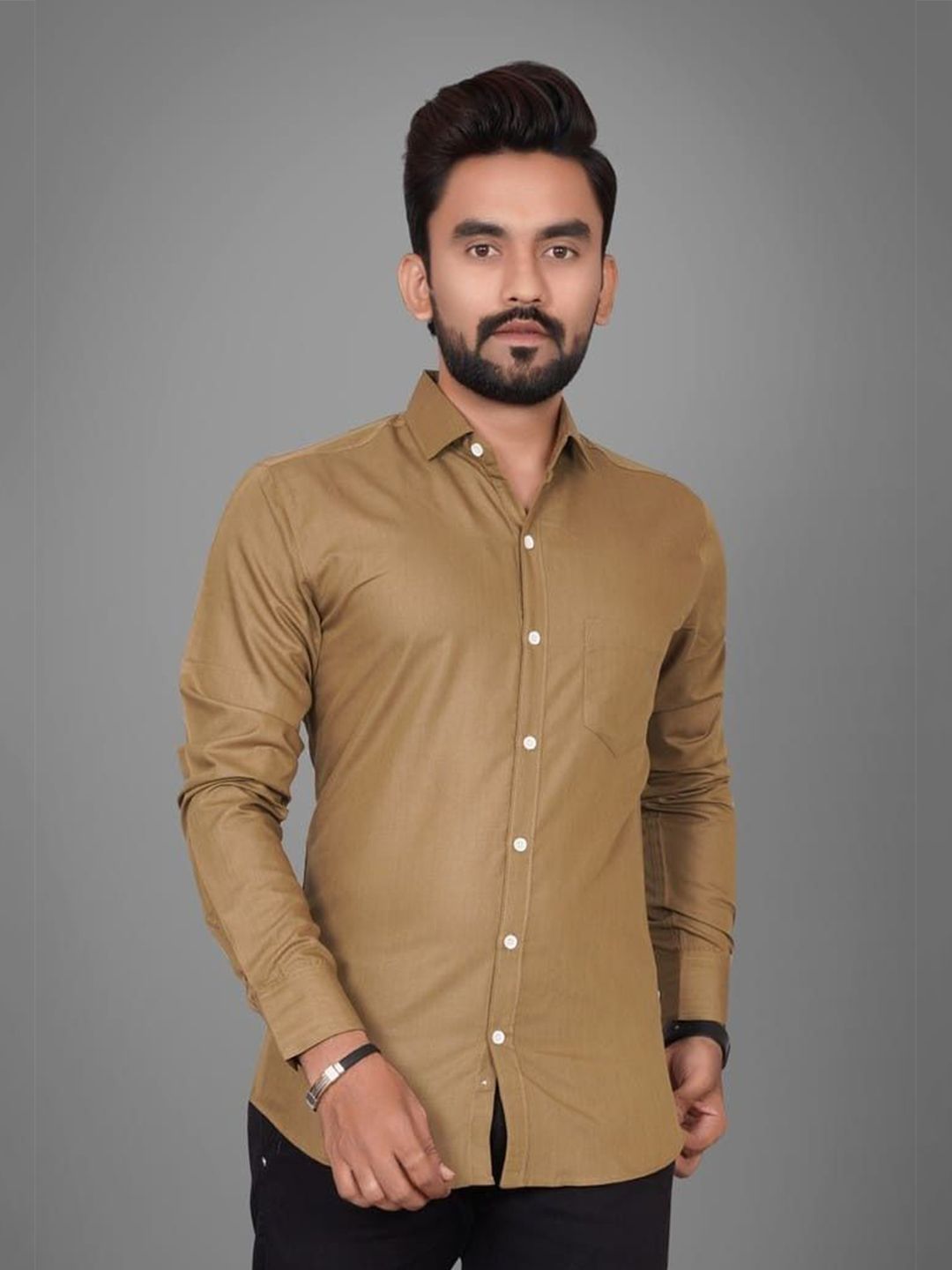 OQUENT Men Regular Fit Solid Spread Collar Casual Shirt