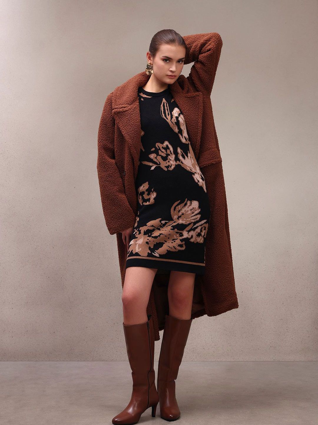 Vero Moda Abstract Printed Round Neck Sleeveless Sheath Dress