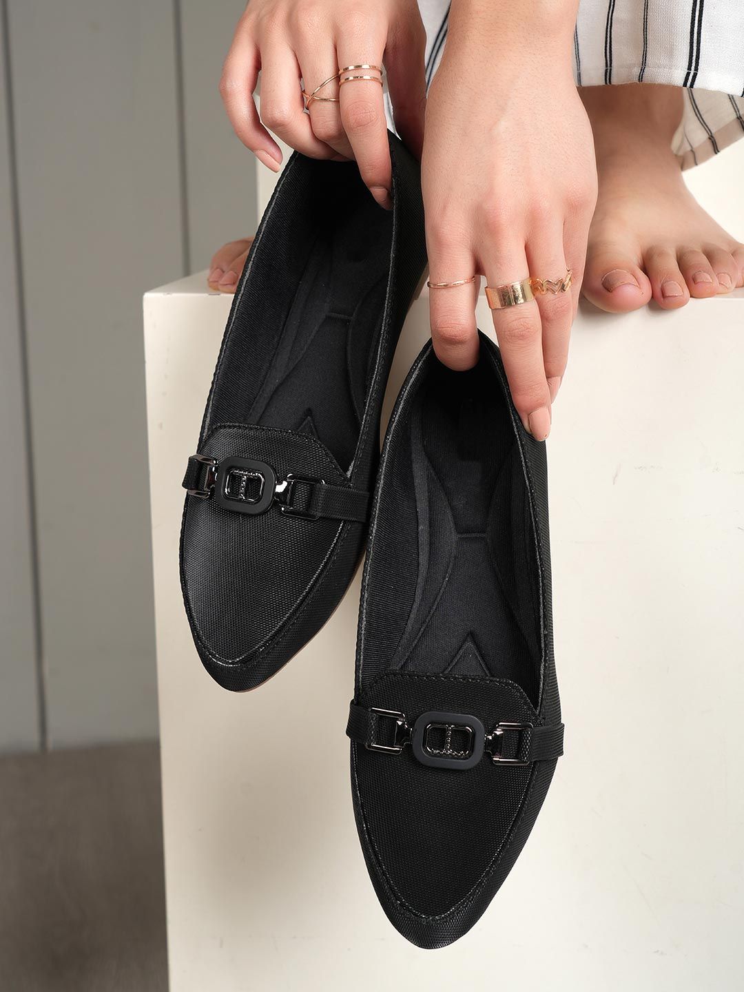 Mast & Harbour Women Pointed Toe Ballerinas