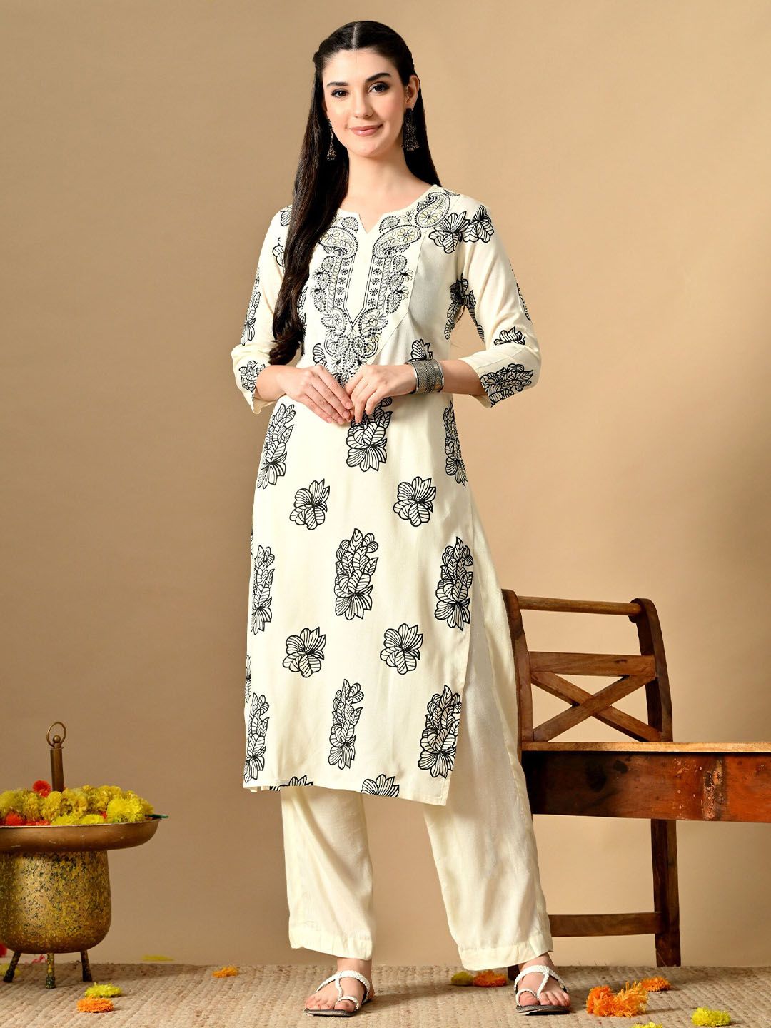 Koito Women Ethnic Motifs Embroidered Thread Work Kurta