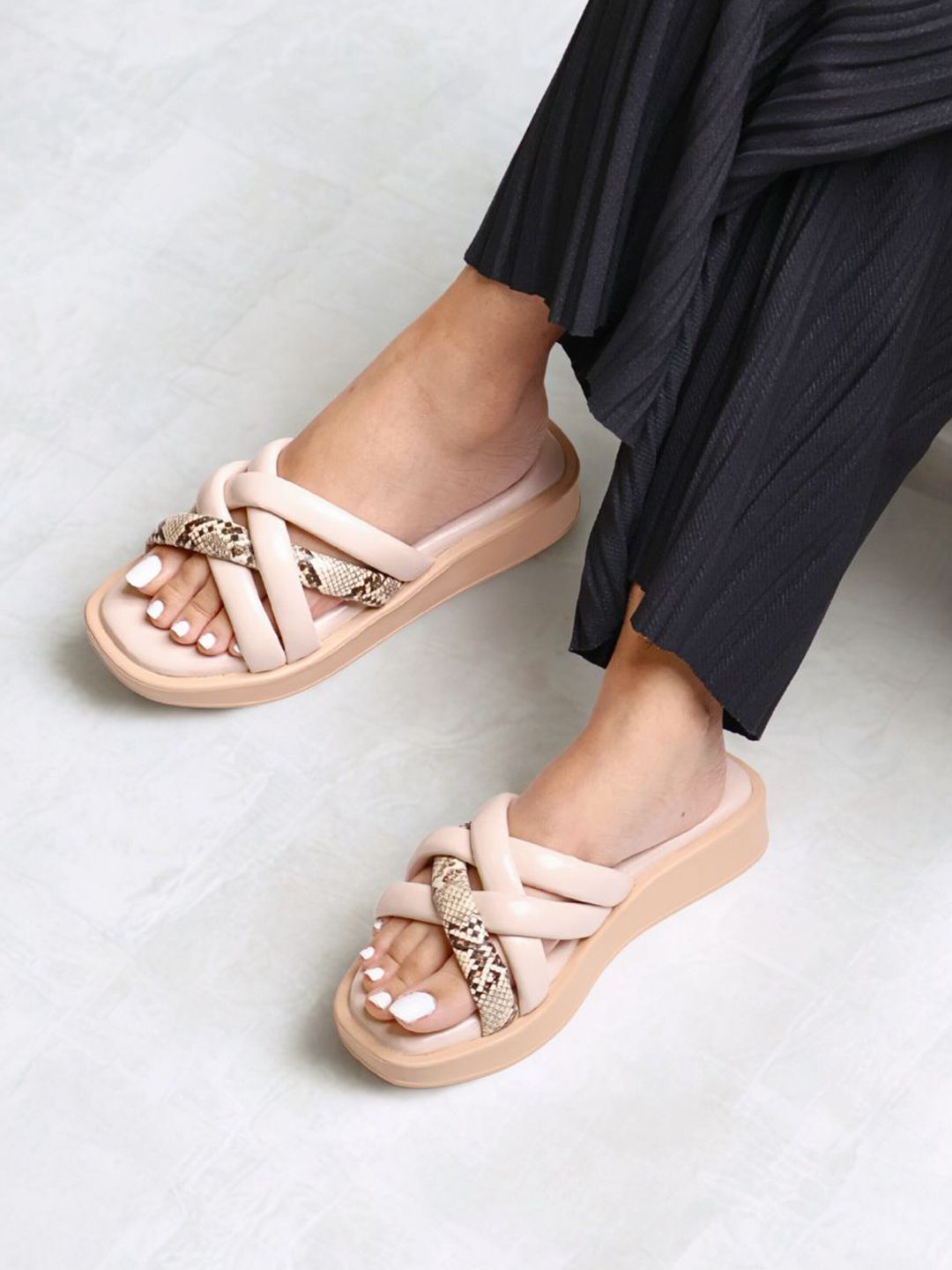Monrow Women Ruby Cream Open Toe Flats
