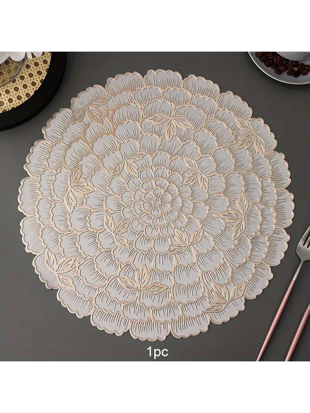 LooMantha Floral Textured Round Waterproof Table Placemat