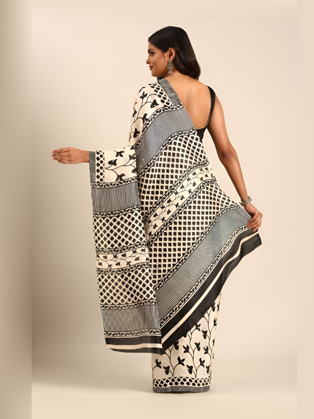 Floral Printed Tussar Saree 7
