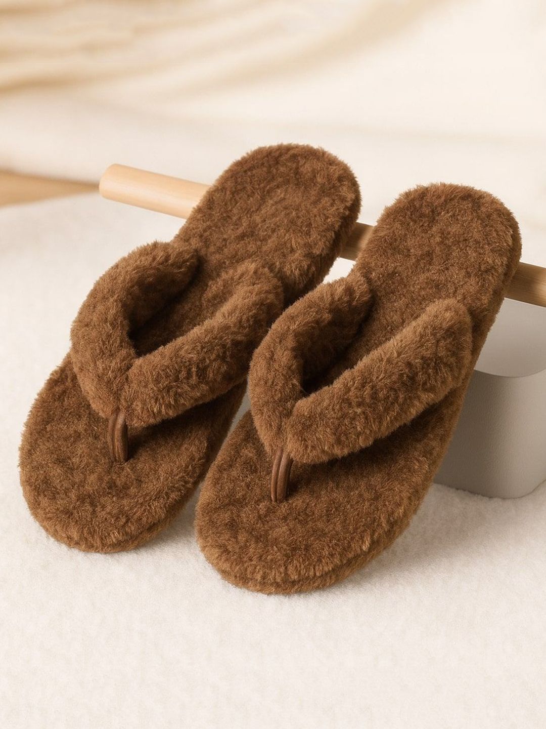 WOLVESDEN Women Fur Thong Flip-Flops