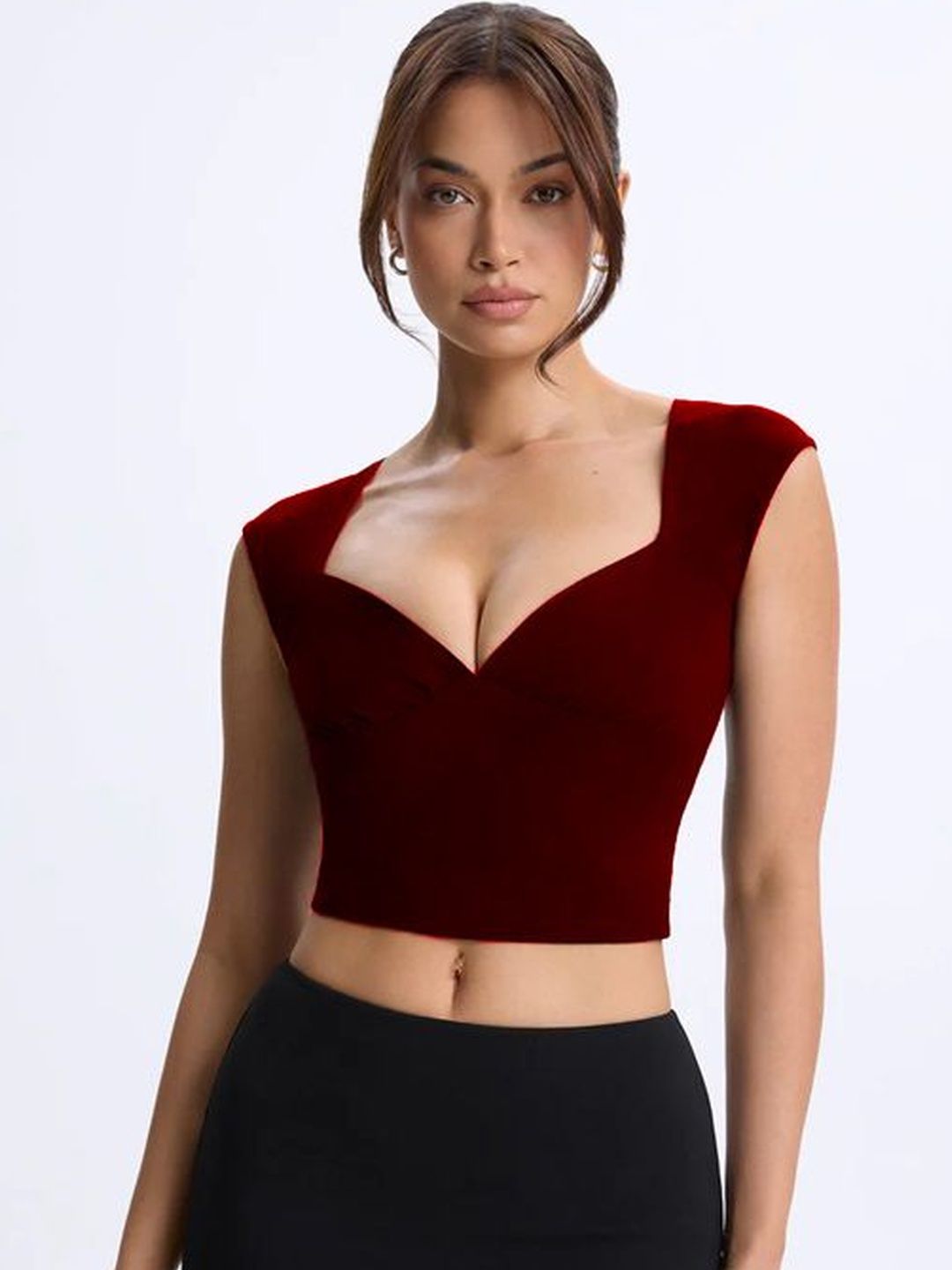 TRAQUILA Sweetheart Neck Crop Top