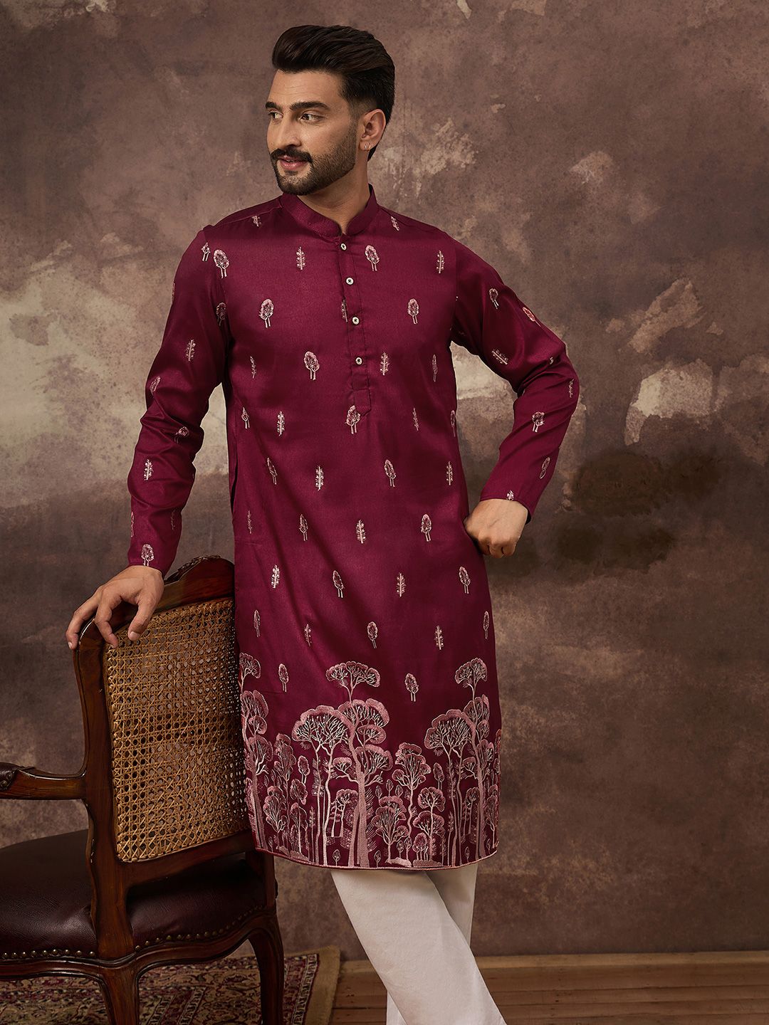 House of Pataudi Embroidered Mandarin Collar Straight Kurta Set