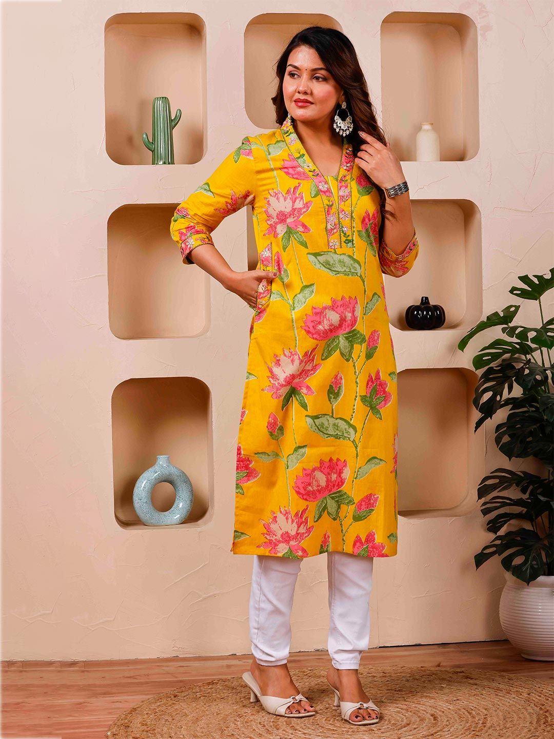 Vaimiya Women Floral Embroidered Thread Work Floral Kurta
