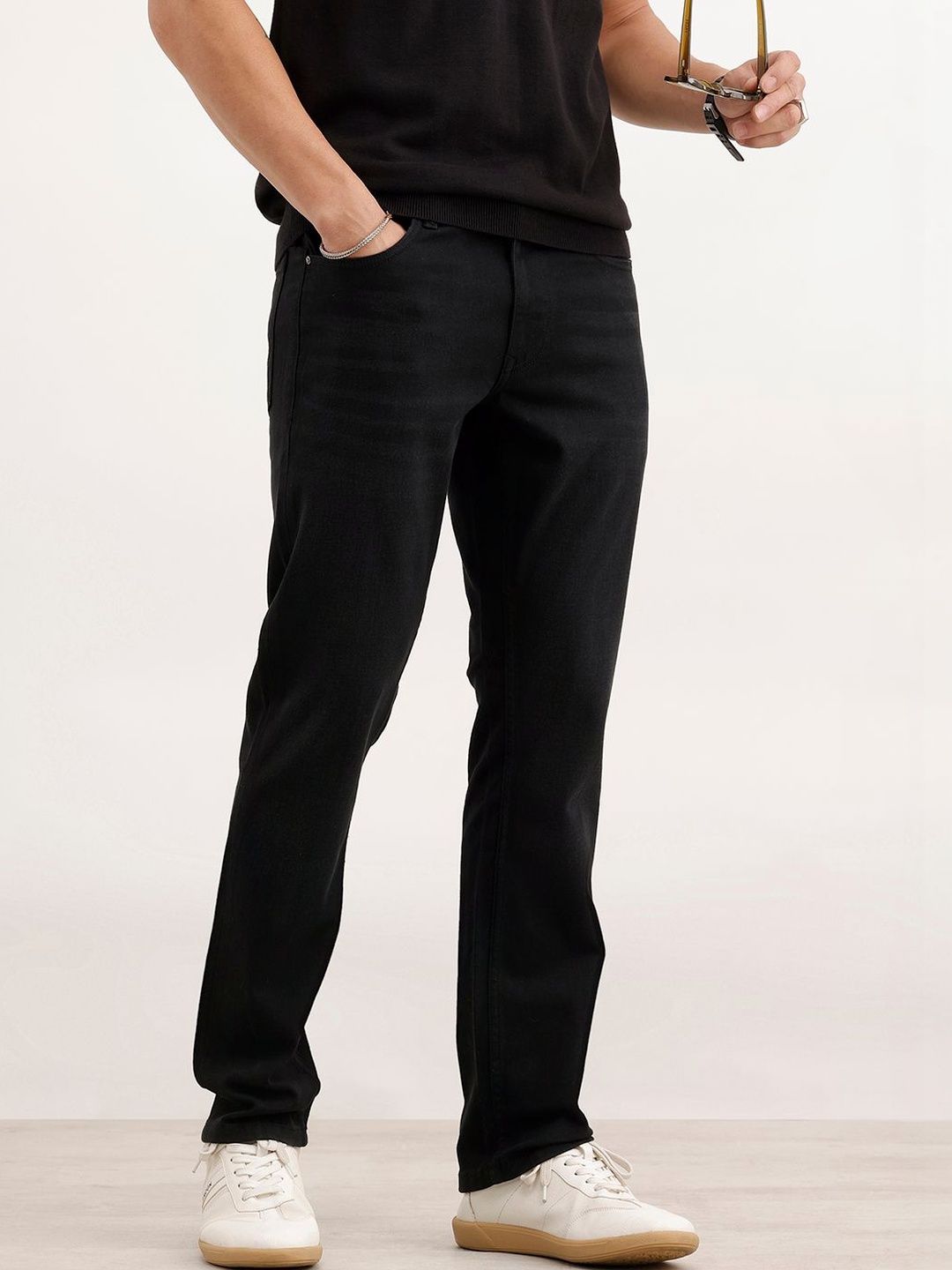 WROGN Men Straight Fit Low-Rise Stretchable Jeans
