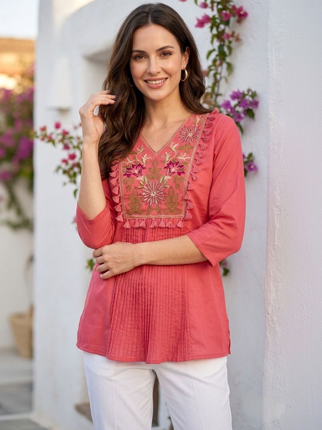 HIVA TRENDZ Floral Embroidered V-Neck Thread Work Thread Work Panelled Kurti