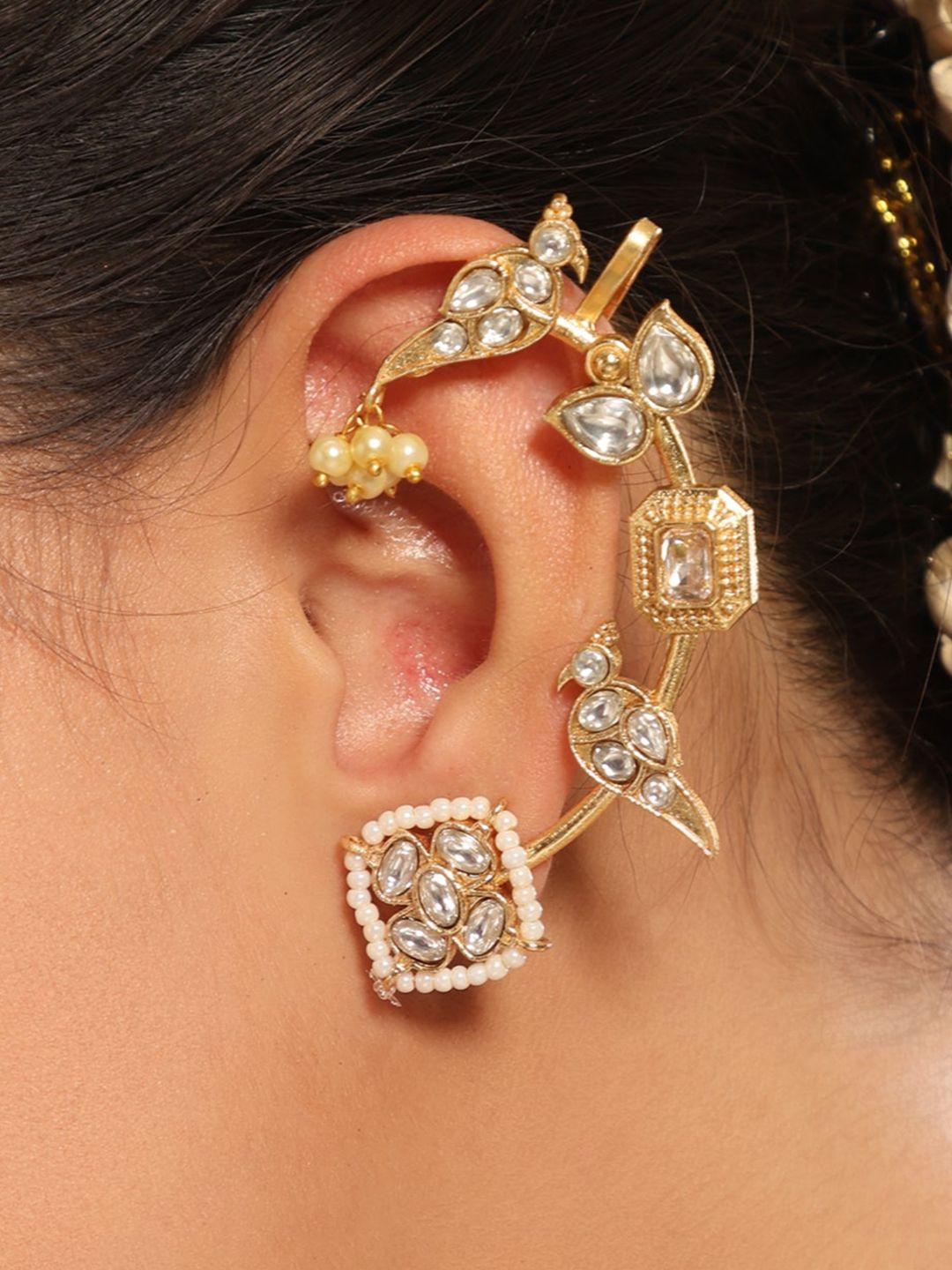 Nuyug  Gold-Plated Kundan Studded Contemporary Ear Cuff