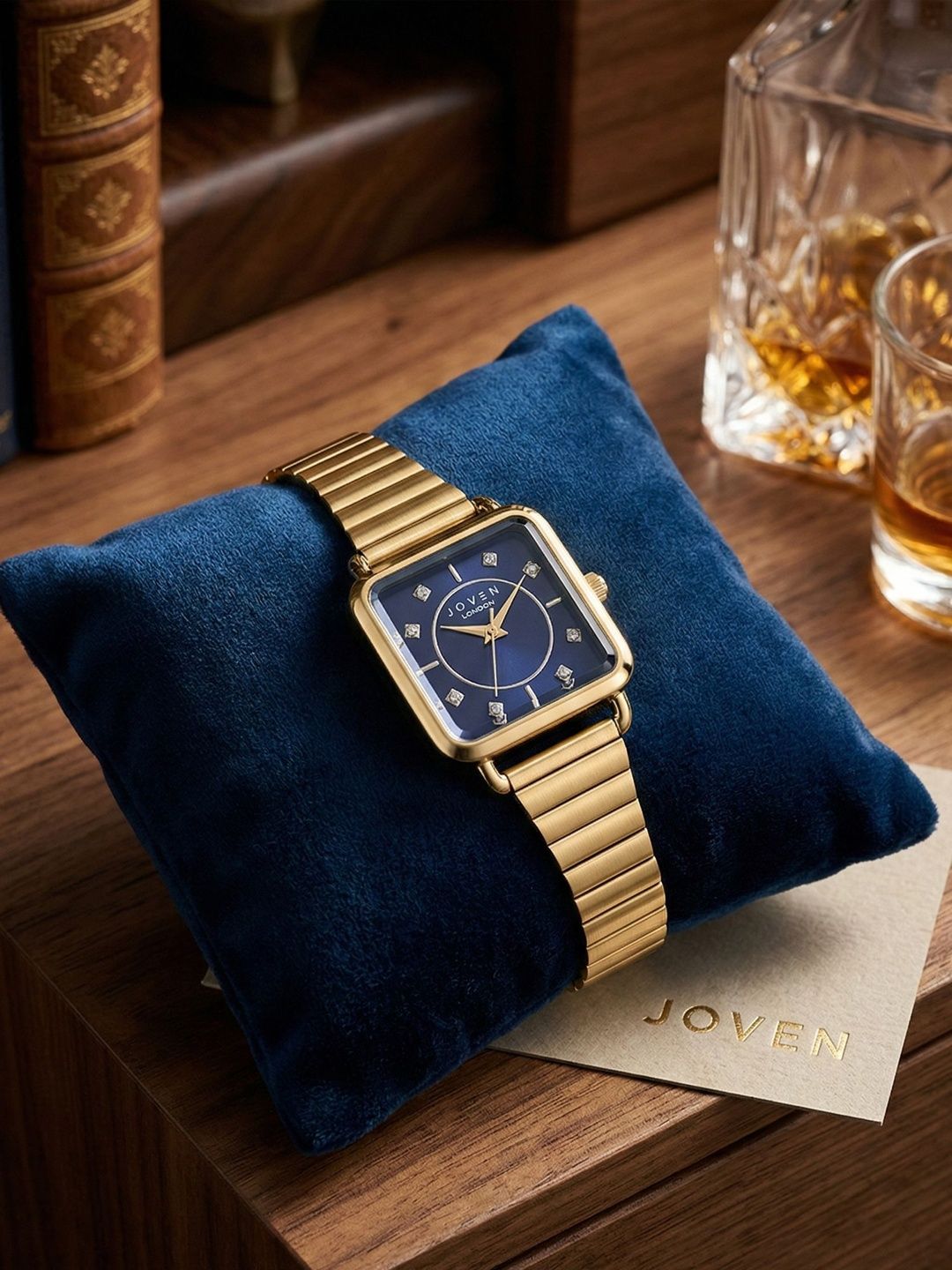 Joven Women Dial & Stainless Steel Bracelet Style Straps Analogue Watch J1-D