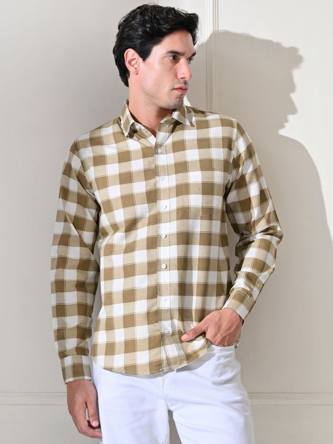 Vallengud Men Spread Collar Checked Cotton Regular Fit Casual Shirt