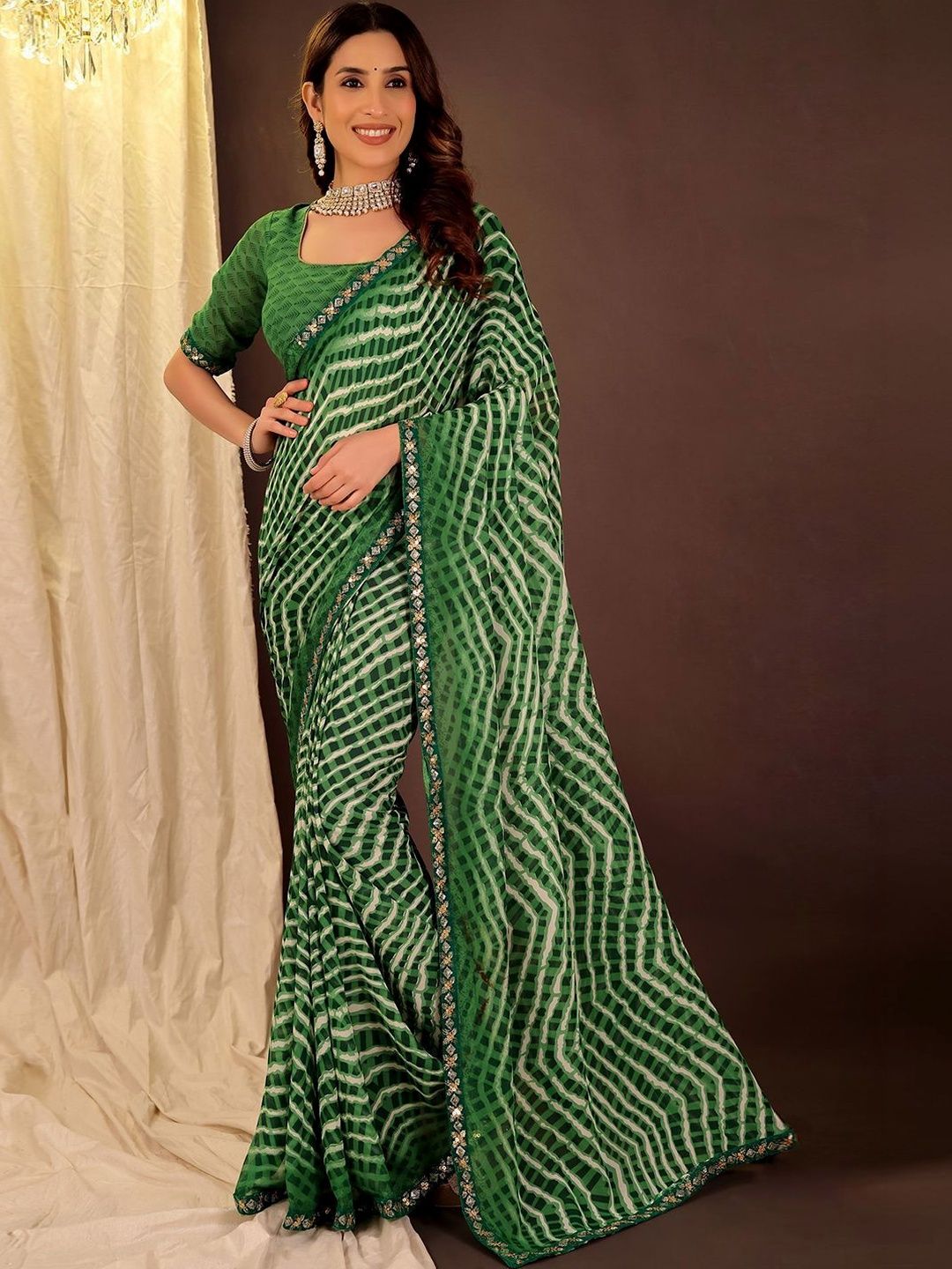 YUGAVEERAA Floral Poly Georgette Saree