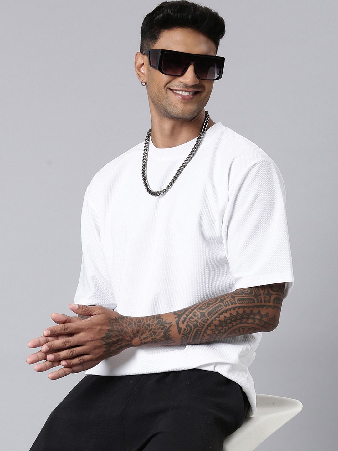 LEWEL Men Solid Round Neck Oversized T-shirt