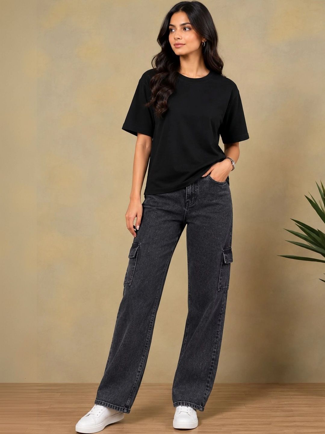 Women Relaxed Fit Mid-Rise Light Fade Jeans 3
