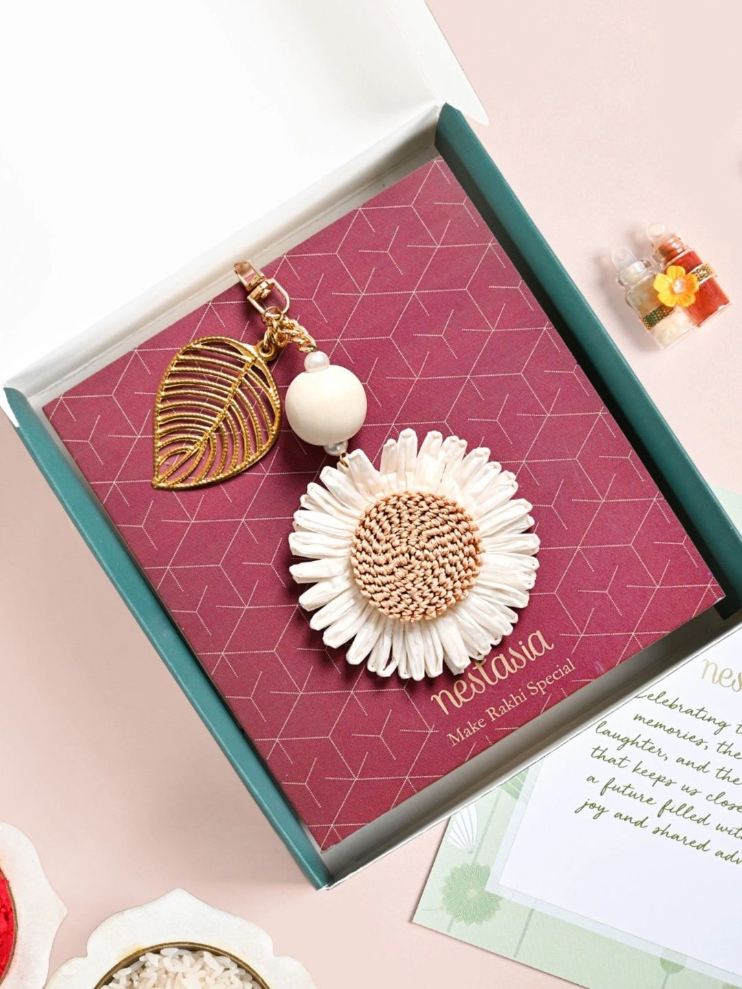 Nestasia Daisy Bloom Keychain Charm Lumba Set